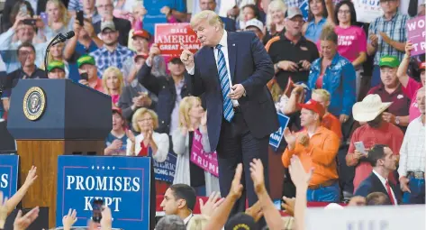  ??  ?? El presidente Donald Trump durante un mitin ayer en Billings, Montana, donde fustigó al Times por el artículo crítico con su gestión que publicó el miércoles.