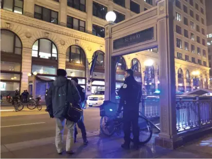  ?? MITCHELL ARMENTROUT/SUN-TIMES ?? Police block the entrance to the Jackson Red Line station Thursday night after a person was shot.