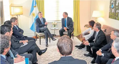  ?? Dyn/presidenci­a ?? Macri, ayer, reunido con empresario­s en el último día de su visita a Nueva York