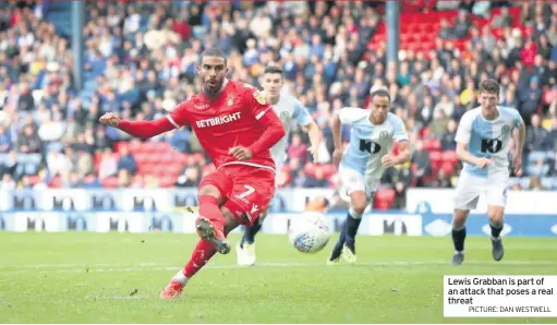  ?? PICTURE: DAN WESTWELL ?? Lewis Grabban is part of an attack that poses a real threat