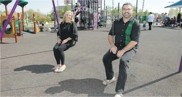  ?? QC PHOTO BY TROY FLEECE ?? Lori Bresciani and her husband Rob pose for a portrait at the Sandra Schmirler Centre Spray Park.