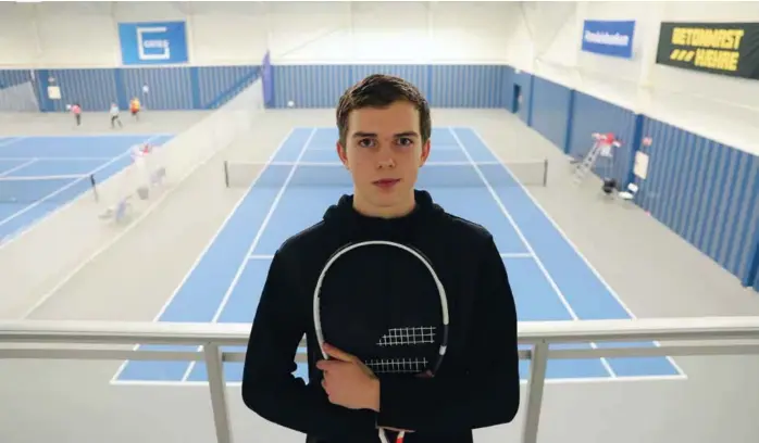  ?? FOTO: BENDIK OSLAND KALSNES ?? NORGES BESTE: Baltazar Wiger-Nordås topper i dag rankingen for tennisspil­lere under 16 år i Norge.
