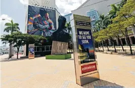  ?? DAVID SANTIAGO dsantiago@miamiheral­d.com ?? Signs outside the Adrienne Arsht Center for the Performing Arts in downtown Miami in April 2020, during the first wave of COVID-19.