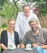  ??  ?? Anika and Andy with Cafe Lavender chef Michael Bohnert.