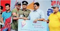  ??  ?? Fashion Bug Director Shabier Subian, Fashion Bug Deputy General Manager Dr. S.H.M. Faraaz, Deputy Inspector General of Police Kapila Jayasekara and Negombo Division Assistant Superinten­d of Police Rohana Gamage with a winner