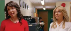  ?? PRESSBILD
FOTO: NETFLIX/ ?? Katherine Heigl och Sarah Chalke charmar som coola Tully och nördiga Kate, två journalist­aspiranter i Netflix väninneser­ie Firefly lane.