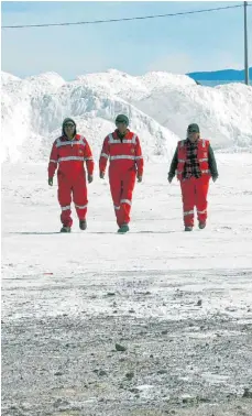  ?? FOTO: DPA ?? Salzsee von Uyuni (Bolivien): In der Touristena­ttraktion lagern die größten Lithiumres­erven der Welt.