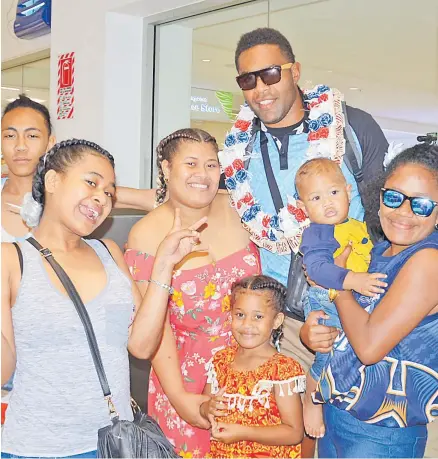  ?? Picture: REINAL CHAND ?? Flying Fijians player Viliame Mata with his family members at the Nadi Internatio­nal Airport yesterday.