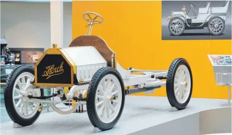  ?? FOTOS: SEBASTIAN WILLNOW ?? Die erste Baustufe des Horch 14 - 17 PS Tonneau mit Fahrgestel­l, Motorumhau­sung, Kühler, Achsen und Rädern ist bereits im Museum zu bestaunen. Noch aber fehlt der Antrieb.