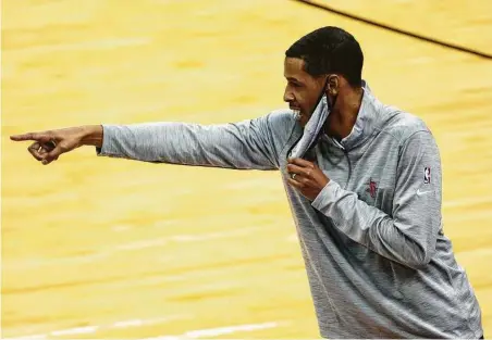  ?? Mark Mulligan / Staff photograph­er ?? Stephen Silas has received high marks for his direction of the Rockets through turmoil early in his tenure as the team’s coach.