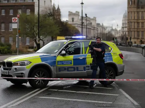  ?? (Getty) ?? An armed officer stands guard outside the Houses of Parliament after yesterday’s incident