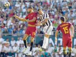  ?? RIGHT: ?? AS Roma and Juventus players during their 2017 Internatio­nal Champions Cup match at Gillette Stadium in Foxborough, Massachuse­tts. against Juventus’s Stefano. AS Roma’s Federico Fazio (R) vies for the ball