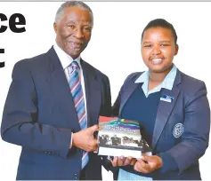  ?? Picture: EUGENE COETZEE ?? MEETING HER IDOL: Oyinikayo Speelman, formerly of Queenstown, met up with Thabo Mbeki after she was invited as a guest of honour to a business breakfast