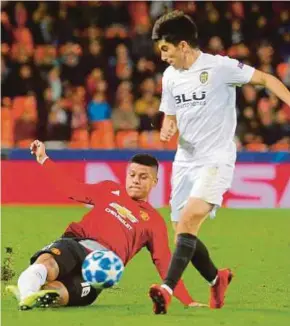  ?? REUTERS PIC ?? Valencia’s Carlos Soler (right) and Manchester United’s Marcos Rojo in action in a Champions League Group H match at the Mestalla Stadium on Wednesday.