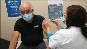  ??  ?? Par rapport à décembre, davantage de Français souhaitent se faire vacciner.
