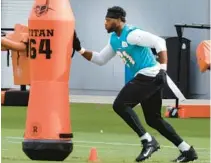  ?? CARLINE JEAN/SOUTH FLORIDA SUN SENTINEL ?? Dolphins defensive end Emmanuel Ogbah practices Wednesday at Hard Rock Stadium in Miami Gardens.