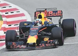  ??  ?? Daniel Ricciardo faz o melhor tempo dos treinos livres em Cingapura