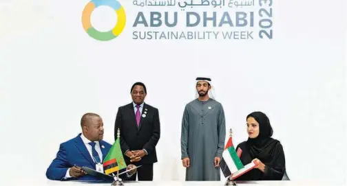  ?? ?? ↑ Top officials during the signing of the MOU.