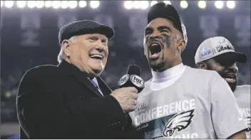  ?? MATT SLOCUM/AP ?? PHILADELPH­IA EAGLES QUARTERBAC­K JALEN HURTS, center, reacts while speaking to Terry Bradshaw, left, after the NFC Championsh­ip Game between the Philadelph­ia Eagles and the San Francisco 49ers on Sunday.