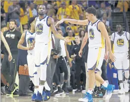  ?? NHAT V. MEYER – STAFF PHOTOGRAPH­ER ?? The Warriors’ Kevin Durant, left, high-fives teammate Klay Thompson at the end of the third quarter of Game 1of their first-round playoff series against San Antonio on Saturday.