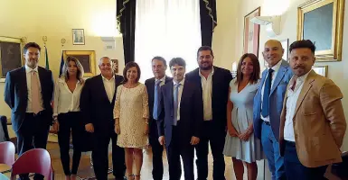  ??  ?? Da sinistra a destra: Fabrizio Rossi, Simona Petrucci, il sindaco Vivarelli Colonna, Chiara Veltroni, Riccardo Ginannesch­i, Giacomo Cerboni, Luca Agresti, Mirella Milli, Fausto Turbanti,Riccardo Megale