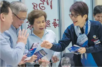  ?? GERRY KAHRMANN ?? Teresa Wat, Liberal candidate for Richmond North Centre, hands out brochures at the Red Star restaurant in Richmond Thursday. A recent poll suggests the Liberals are front-runners among ethnic Chinese.