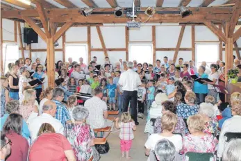  ?? FOTO: BLAUHUT ?? Der Liederkran­z Pfahlheim hat in Willis Stadel eine Soirée gegeben.