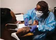  ?? Marie D. De Jesús/Staff photograph­er ?? Houston Health Department clinical medical assistant Michelle Gage inoculates a person against monkeypox on Thursday.