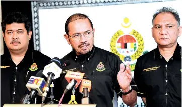  ??  ?? Mustafar (centre) clarified at a press conference yesterday that the registrati­on exercise carried out by Sabah Immigratio­n Department was actually to determine the number of children of IMM13 holders and not for issuance of IMM13 document.