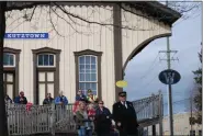  ?? LISA MITCHELL - MEDIANEWS GROUP ?? Passengers eagerly wait at the Kutztown Train Station for the arrival of the Doodlebug.