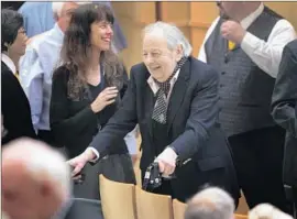  ?? Gina Ferazzi Los Angeles Times ?? IN A RARE SoCal visit, Andre Previn enters Segerstrom Hall in Costa Mesa.