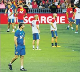  ?? FOTO: EFE ?? Lopetegui no dio pistas sobre el posible once en la sesión de ayer en el Bernabéu