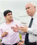  ?? CORTESÍA. ?? El presidente Carlos Alvarado y el ministro del MOPT, Rodolfo Méndez, en Moravia.