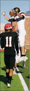  ?? Sheila Miller/ The Taos News ?? Aidan Leblanc celebrates his fourth-quarter touchtown reception that put the Tigers up by two touchdowns during the Tigers’ 35-14 semifinal win Nov. 24.