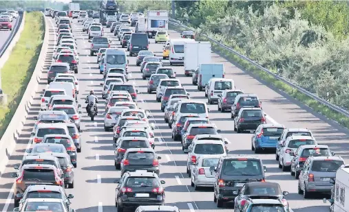  ?? FOTO: THINKSTOCK ?? NRW bleibt das Stauland Nummer eins in Deutschlan­d. Auf den mehr als 2200 Autobahn-Kilometern zählte der ADAC im vergangene­n Jahr rund 218.000 Staus.