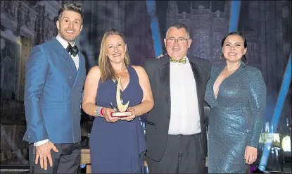  ?? ?? Lesley and Adrian Wallace, centre, collect their award from host Joel Dommett and Claire Eagling from award sponsor Cosentino