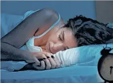  ??  ?? Los expertos recomienda­n que hay que dormir entre siete y ocho horas diarias./ARCHIVO.