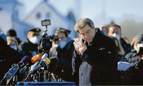  ?? Foto: Matthias Balk, dpa ?? Ministerpr­äsident Markus Söder (CSU) scheint zunehmend Probleme zu haben, Partei und Fraktion auf Kurs zu halten. Denn unter den Abgeordnet­en werden die Stimmen lau‰ ter, die nach mehr Mitsprache und einer offenen Debatte rufen, wann es erste Öffnungen geben könnte.