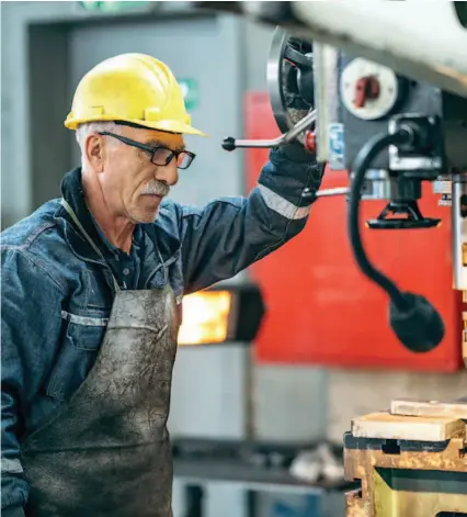  ??  ?? Los trabajador­es que se jubilan anticipada­mente son aquellos con nóminas más elevadas.