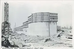  ?? MADELEIN MUNTZ COLLECTION ST. CATHARINES MUSEUM ?? Wooden forms on upper entrance wall of Lock 2, September 1915 where Henry Benson lost his life.