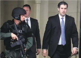  ?? Mic Smith / Associated Press 2016 ?? The sentencing hearing for former police Officer Michael Slager (right) could last several days.