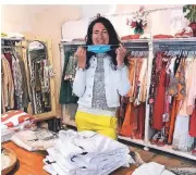  ?? FOTO: MARC INGEL ?? Auch Nathalie Flörke von der Boutique Mandalay setzt vorerst auf Mundschutz.