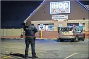  ?? THE ASSOCIATED PRESS] ?? Chicago and Evanston police investigat­e the scene of a shooting Saturday outside an IHOP restaurant in Evanston, Ill. [ASHLEE REZIN GARCIA/CHICAGO SUN-TIMES VIA