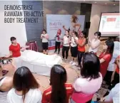  ??  ?? DEMONSTRAS­I RAWATAN TRI- ACTIVE BODY TREATMENT