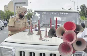  ?? GURPREET SINGH/HT ?? Anyone manufactur­ing, selling, purchasing, fitting and using these devices may also face a fine of ₹5,000 per day in line with the Air (Prevention and Control of Pollution) Act, 1981.