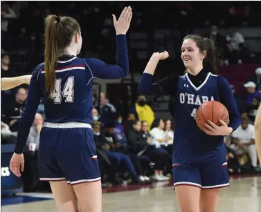  ?? PETE BANNAN - MEDIANEWS GROUP ?? Cardinal O’Hara’s Maggie Doogan gives Annie Welde, right, a high-five after the Lions defeated Archbishop Carroll 55-30for the Catholic League girls title at the Palestra last month.