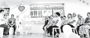  ?? CONTRIBUTE­D PHOTO ?? CITY MAYOR Al David T. Uy (leftmost) officiates the wedding ceremony of Mr. and Mrs. Lito Marasigan witnessed by their ninangs and ninongs during the Elderly Week celebratio­n.