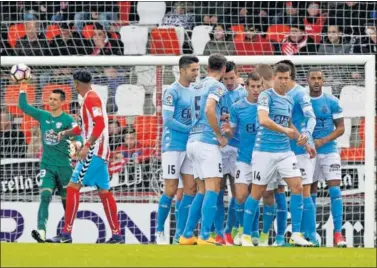  ??  ?? DECISIVA. Así calificaro­n los futbolista­s del Girona la victoria en Lugo.