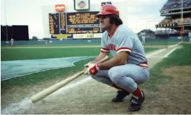 ?? Gershoff/Getty Images ?? Pete Rose crouches on the field before a game at Shea Stadium in New York on 24 July 1978 during a hitting streak that eventually spanned 44 consecutiv­e games. Photograph: Gary