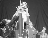  ?? JOE BURBANK/STAFF PHOTOGRAPH­ER ?? Cierra Jenkins , right, was tournament MVP after leading OTVA past PNK of Louisville in the AAU 15 Open final.